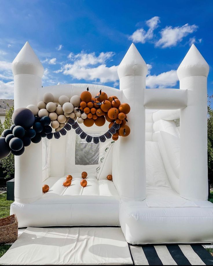 Springkussen van 4m x 4m van bedrijf Bounce House event, Regio Rotterdam-Rijnmond, Ridderkerk, Barendrecht, kinderfeest, softplay, Balloon bubble house, feest, springkussen, kinderfeest, softplay