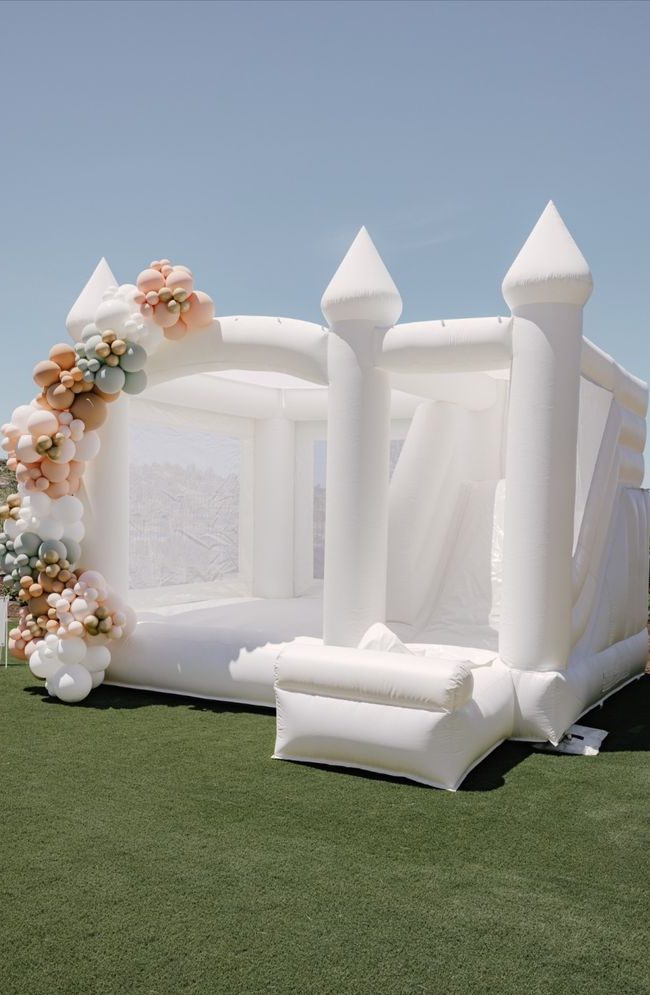 Springkussen van 4m x 4m van bedrijf Bounce House event, Regio Rotterdam-Rijnmond, Ridderkerk, Barendrecht, kinderfeest, softplay, Balloon bubble house, feest, springkussen, kinderfeest, softplay