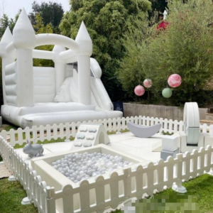 Deze soft play set met springkussen wordt verhuurd door Bounce House Event gevestigd in Ridderkerk